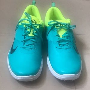 nike akamai golf shoes